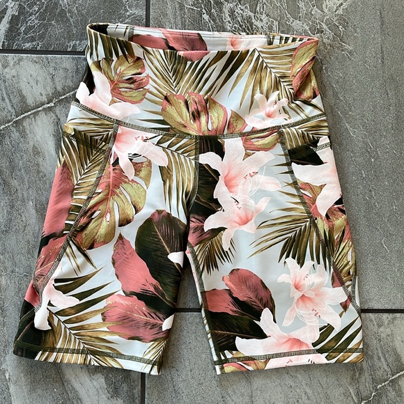 🤍 Bike Shorts Bundled Lot 4 pair size small / medium - Picture 3 of 11